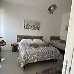 Comfort & Le בית הארחה